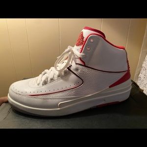 MENS 11 RED & WHITE JORDAN 2